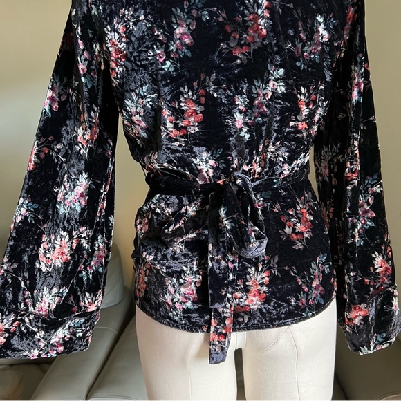 ZARA Velvet Wrap Top Sz S Black Floral Boho Gypsy Bell Sleeves V Neck Whimsical - Picture 13 of 16